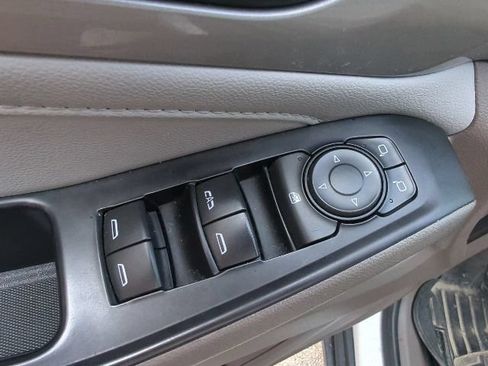 Used 2021 Chevrolet Traverse LT FWD image 13