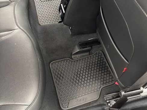 Used 2025 Jeep Compass Trailhawk image 31