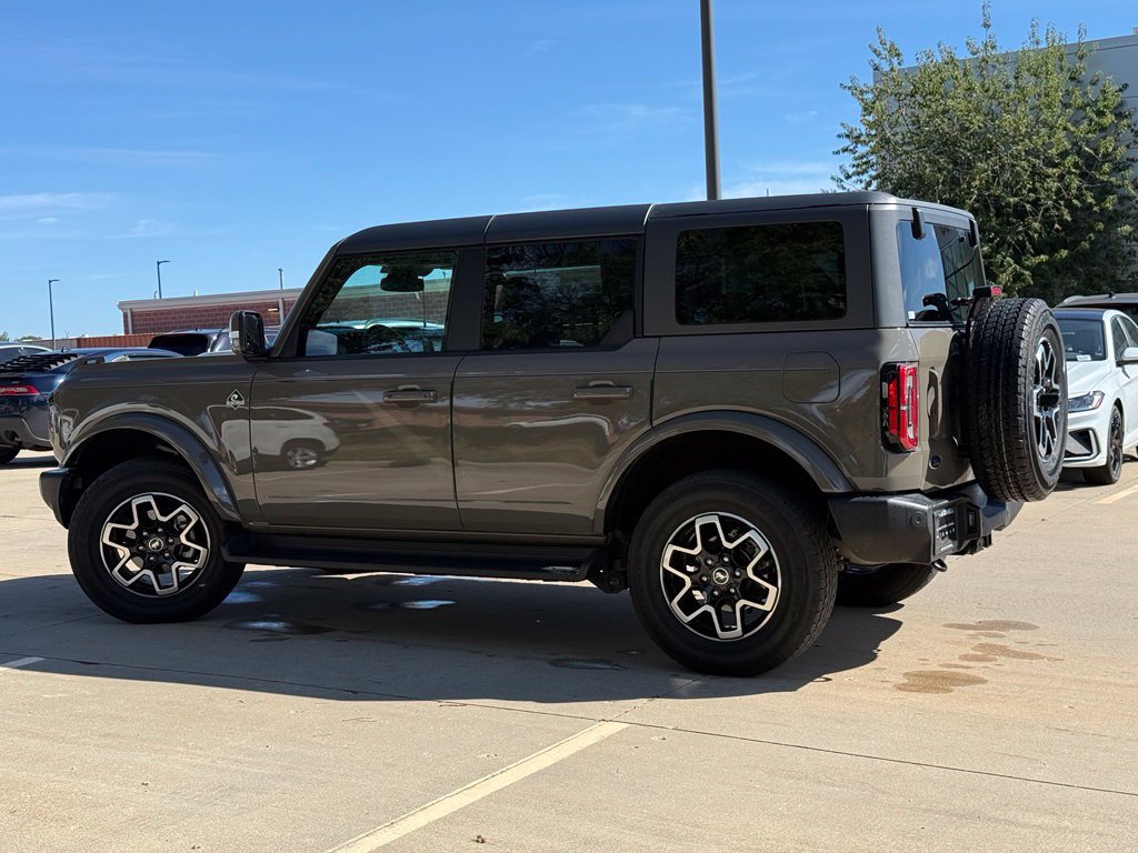 Used 2025 Ford Bronco Outer Banks AWD/4WD image 3