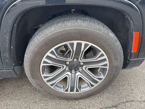 Used 2023 Jeep Wagoneer L Series II image 5