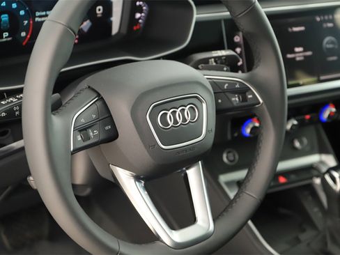 New 2025 Audi Q3 2.0T Premium image 16