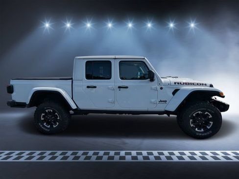 Used 2024 Jeep Gladiator Rubicon AWD/4WD image 2