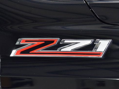 Used 2023 Chevrolet Tahoe Z71 w/ Z71 Off-Road Package AWD/4WD image 16