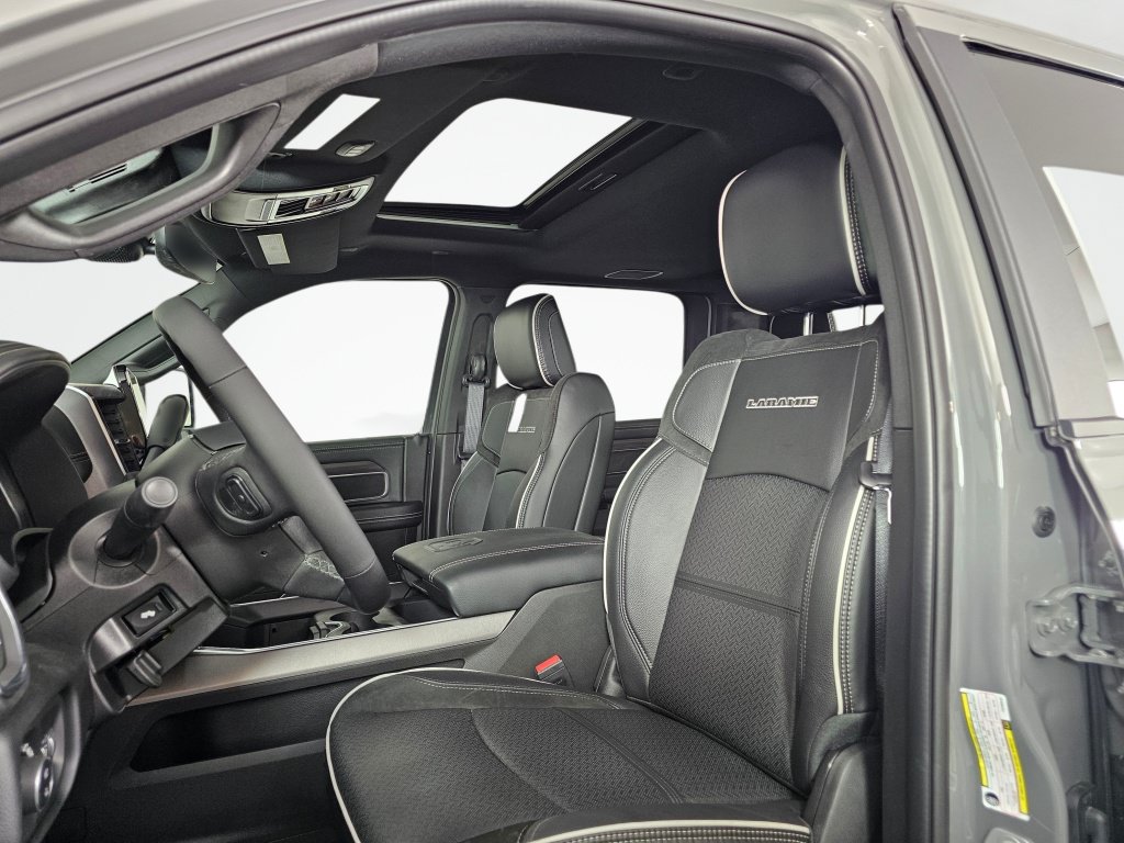 New 2026 RAM 2500 Laramie AWD/4WD image 24