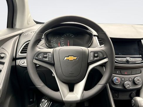 Used 2019 Chevrolet Trax LT w/ LT Convenience Package AWD/4WD image 12
