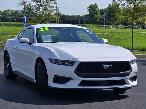 Used 2024 Ford Mustang Coupe RWD image 3