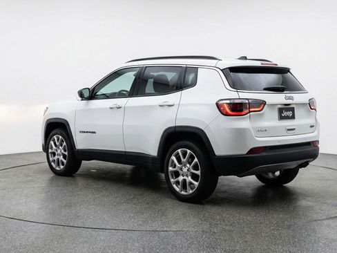 Used 2025 Jeep Compass Limited AWD/4WD image 6