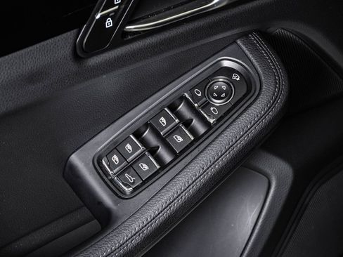 Certified 2026 Porsche Macan AWD/4WD image 26