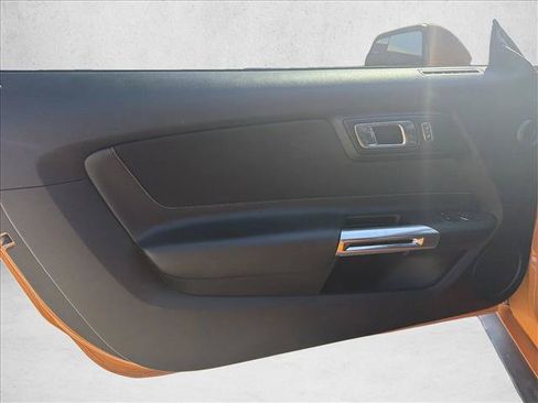 Used 2018 Ford Mustang GT RWD image 9