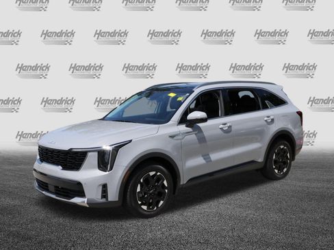 Used 2025 Kia Sorento S w/ Panoramic Sunroof Package FWD image 5