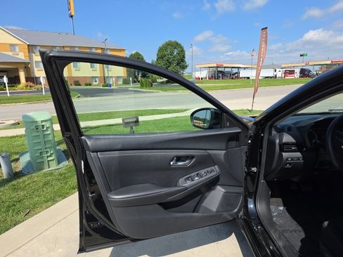 Used 2024 Nissan Sentra SV FWD image 21