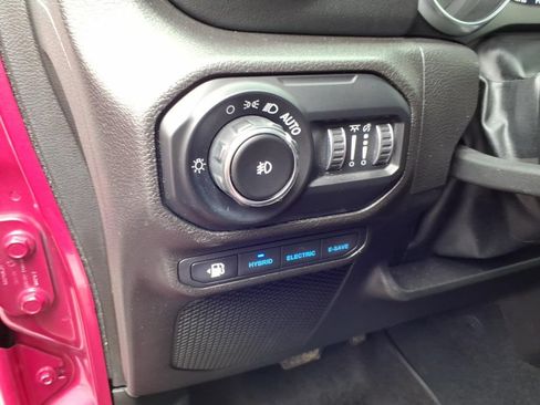 Used 2022 Jeep Wrangler Unlimited Sahara w/ Cold Weather Group AWD/4WD image 19