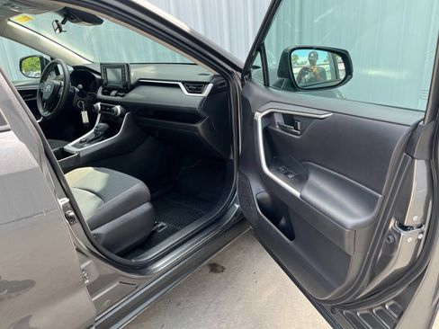 Used 2022 Toyota RAV4 LE AWD/4WD image 16