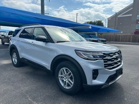 New 2026 Ford Explorer Active RWD image 3