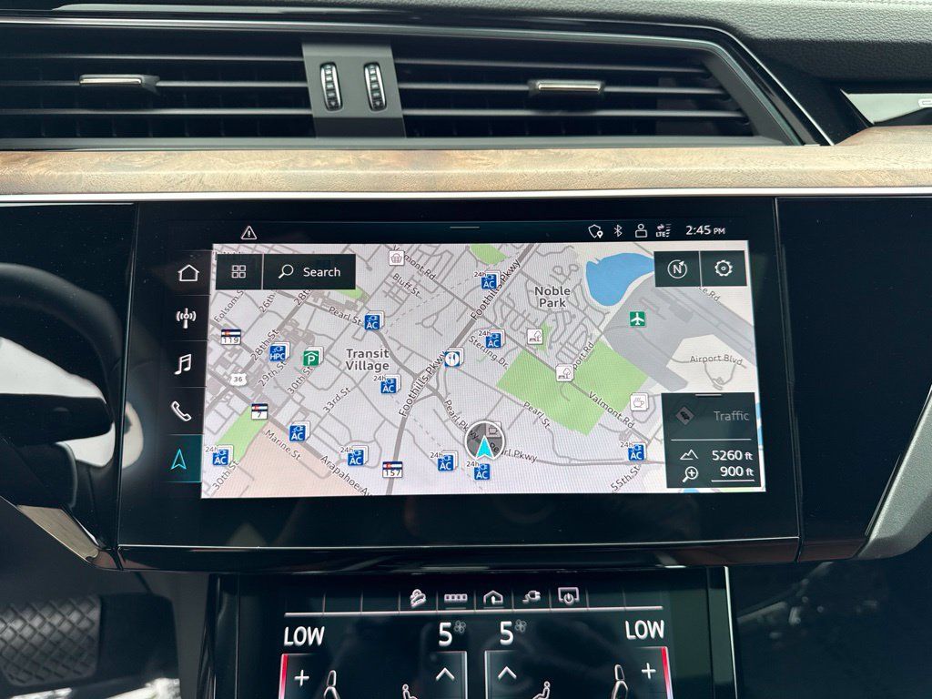 Used 2023 Audi e-tron Premium Plus w/ Premium Plus Package AWD/4WD image 19