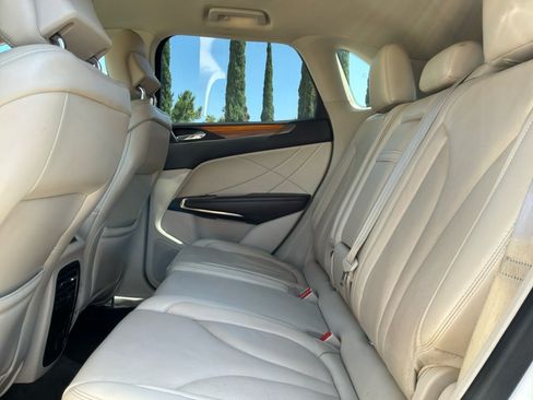 Used 2018 Lincoln MKC Select w/ Select Plus Package FWD image 16