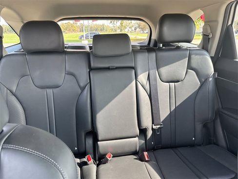 Used 2024 Kia Sorento S image 34