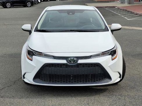 Used 2022 Toyota Corolla LE FWD image 2