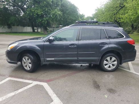 Used 2011 Subaru Outback 2.5i Limited AWD/4WD image 3