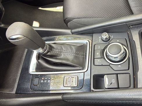 Used 2018 MAZDA MAZDA3 Sport image 28