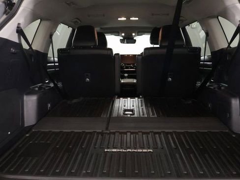 Used 2024 Toyota Highlander Limited image 28