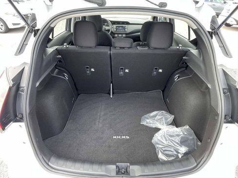 Used 2025 Nissan Kicks Play S image 9