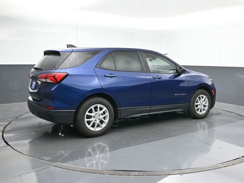 Used 2023 Chevrolet Equinox LS w/ LS Convenience Package image 5