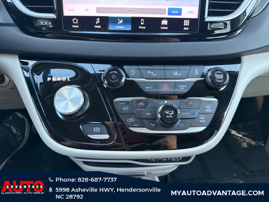 Used 2024 Chrysler Pacifica Touring-L FWD image 19