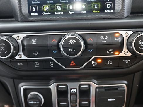 Used 2020 Jeep Gladiator Overland image 25