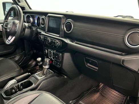 Used 2020 Jeep Gladiator Overland image 23