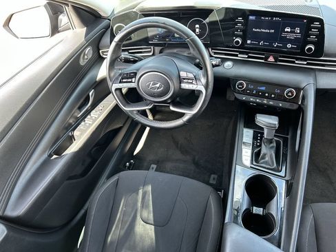Used 2022 Hyundai Elantra SEL w/ Convenience Package FWD image 13