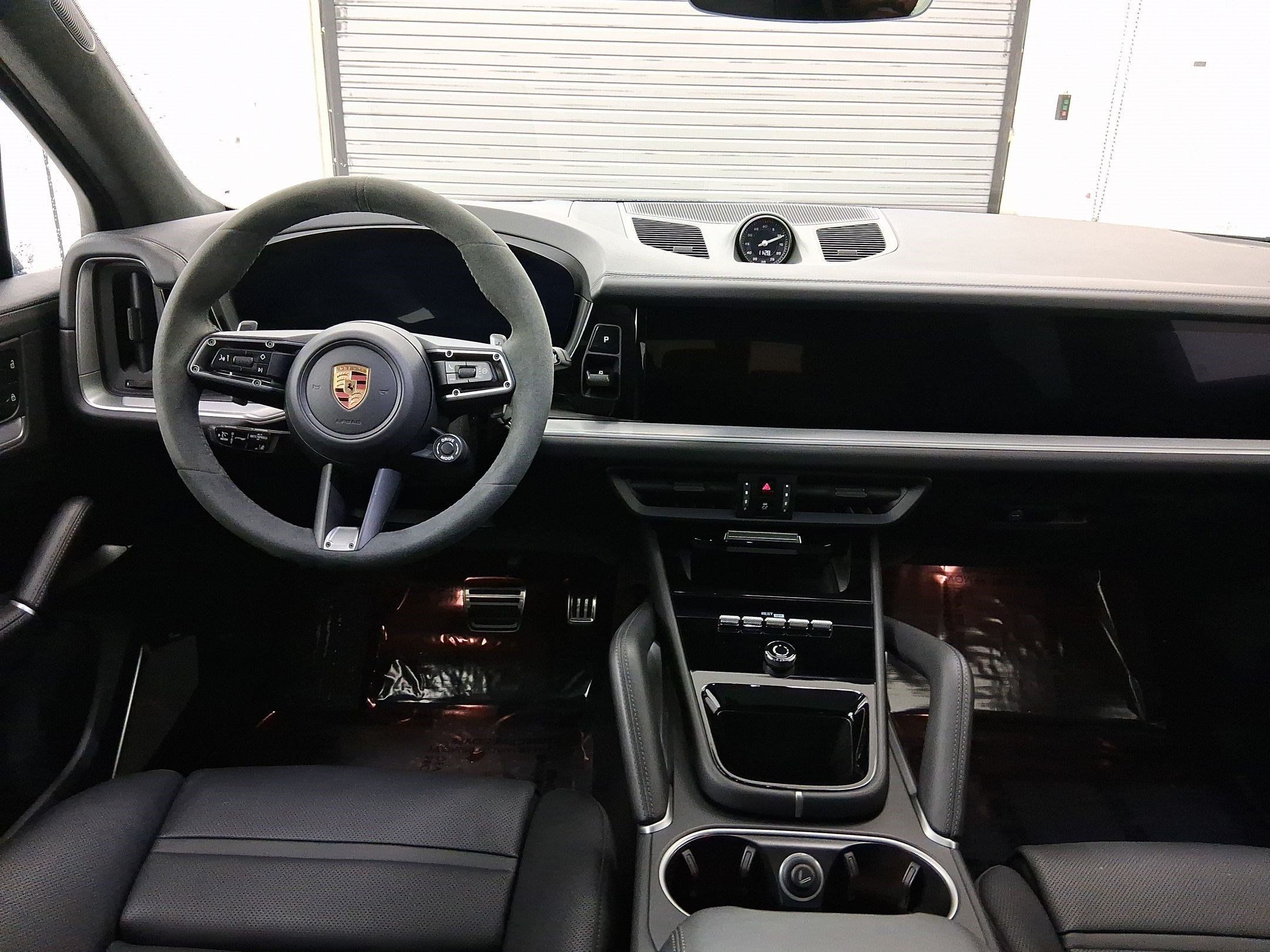 Certified 2025 Porsche Cayenne GTS AWD/4WD image 17