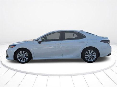 Used 2023 Toyota Camry LE image 6
