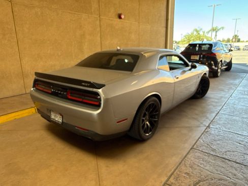 Used 2016 Dodge Challenger SRT Hellcat RWD image 3