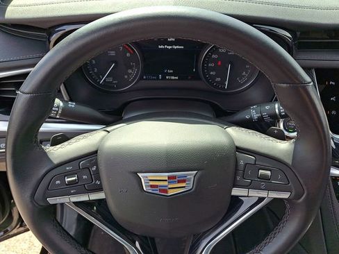 Used 2025 Cadillac XT6 Premium Luxury w/ Technology Package image 19