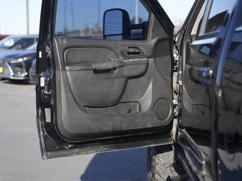 Used 2013 Chevrolet Silverado 2500 LTZ w/ LTZ Plus Package image 29