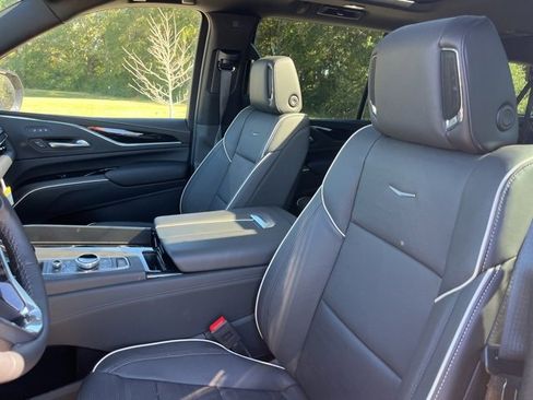 Used 2024 Cadillac Escalade ESV Sport w/ Touring Package image 16