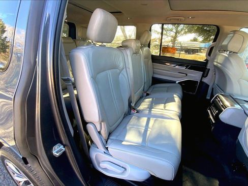 Used 2022 Jeep Wagoneer Series III w/ Premium Group I image 27