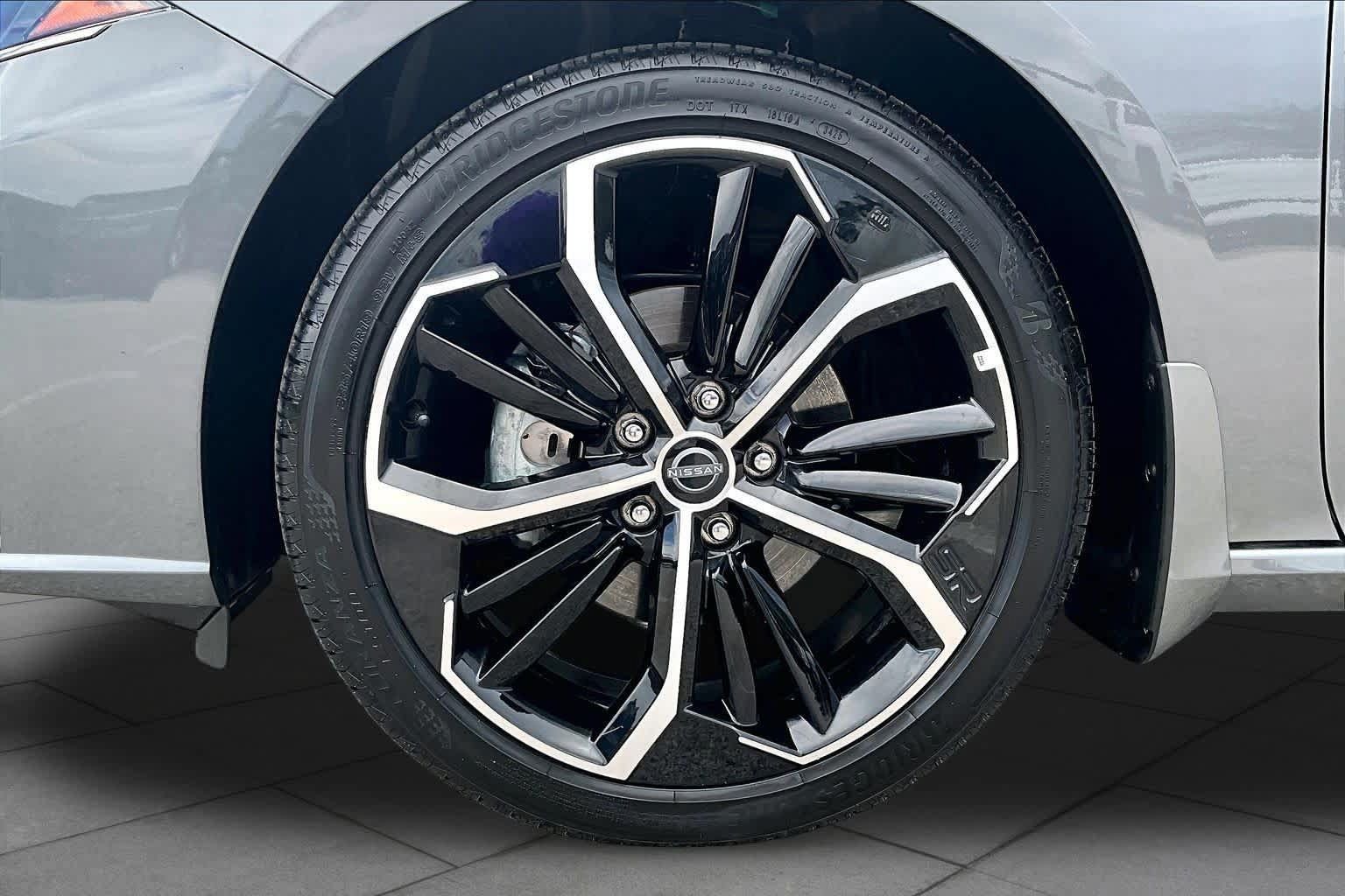 Used 2025 Nissan Altima 2.5 SR w/ SR Premium Package FWD image 11