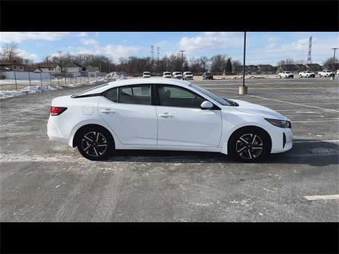 Used 2024 Nissan Sentra SV image 9