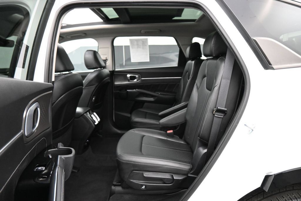 Used 2023 Kia Sorento SX FWD image 17