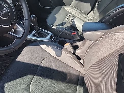 Used 2021 Jeep Compass 80th Special Edition image 4