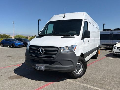 Used 2025 Mercedes-Benz Sprinter 2500 image 2