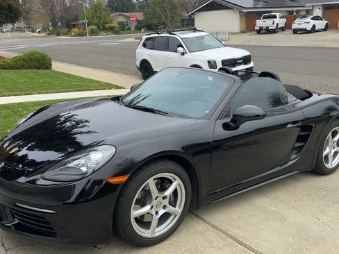 Used 2017 Porsche 718 Boxster image 2