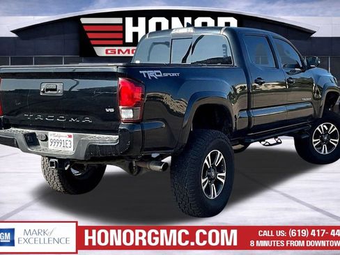 Used 2019 Toyota Tacoma TRD Sport image 6