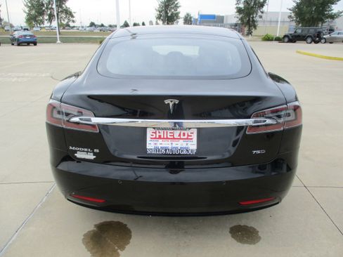 Used 2019 Tesla Model S 75D image 4