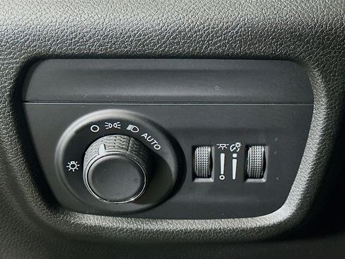 Used 2023 Jeep Grand Cherokee Altitude image 17