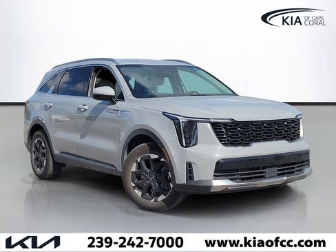 Certified 2025 Kia Sorento S FWD image 1