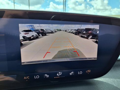 Used 2025 Buick Enclave Preferred AWD/4WD image 11