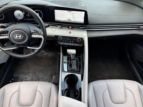 Used 2025 Hyundai Elantra Limited FWD image 17
